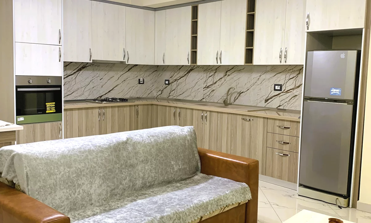 Shtepi me qera Shtepi Private ne Tirane, 2+1, Mobilimi E mobiluar, Pagesa 55,000  Leke.