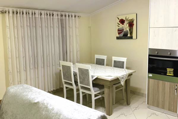 Shtepi me qera Shtepi Private ne Tirane, 2+1, Mobilimi E mobiluar, Pagesa 55,000  Leke.