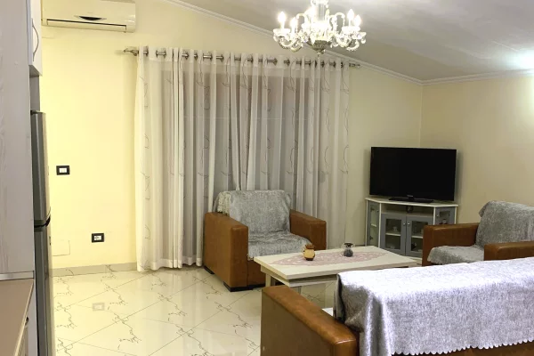 Shtepi me qera Shtepi Private ne Tirane, 2+1, Mobilimi E mobiluar, Pagesa 55,000  Leke.