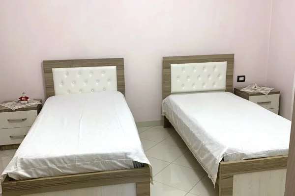 Shtepi me qera Shtepi Private ne Tirane, 2+1, Mobilimi E mobiluar, Pagesa 55,000  Leke.