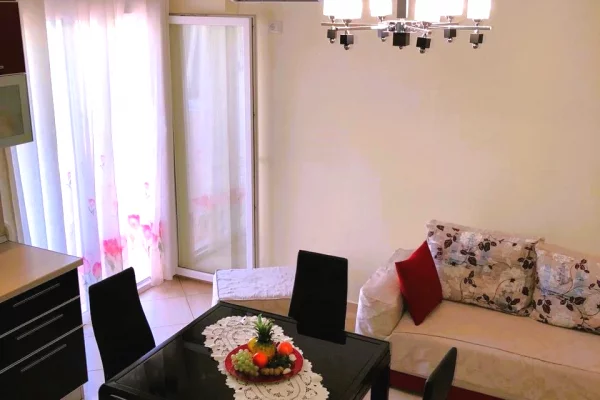 Shtepi me qera Apartament ne Vlore, 1+1, Mobilimi E mobiluar, Pagesa 40,000  Leke.