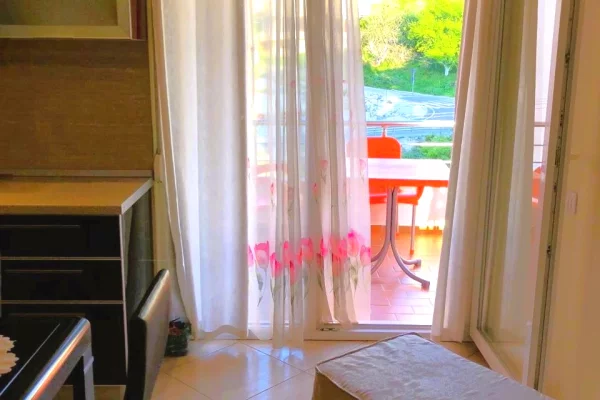 Shtepi me qera Apartament ne Vlore, 1+1, Mobilimi E mobiluar, Pagesa 40,000  Leke.