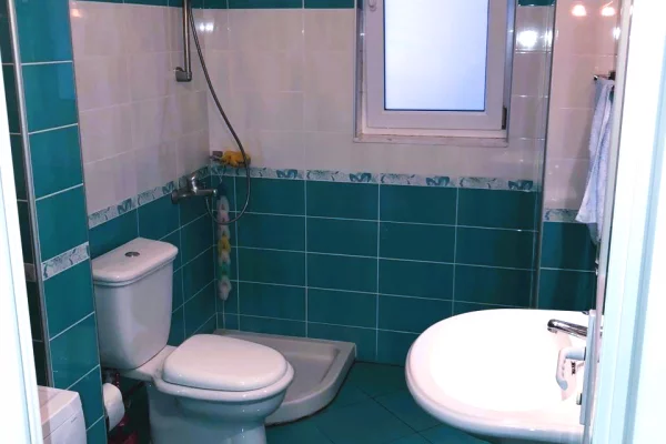 Shtepi me qera Apartament ne Vlore, 1+1, Mobilimi E mobiluar, Pagesa 40,000  Leke.