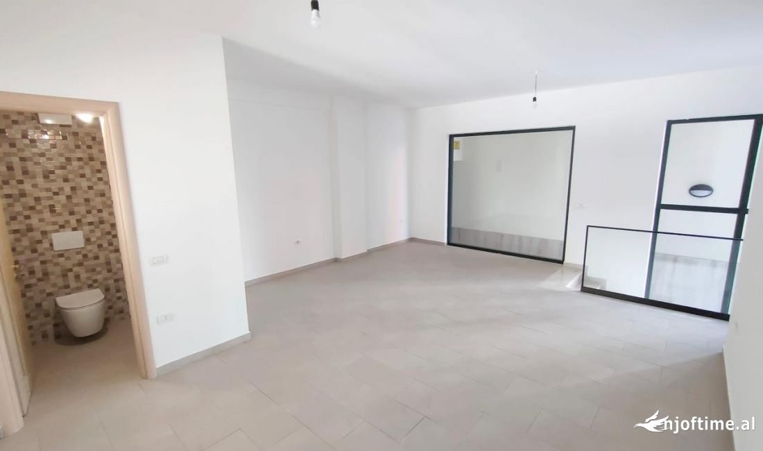 Jepet me qera ambient biznesi/dyqan i pershtatshem tek Kompleksi Green City, Astir !