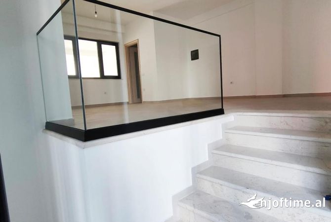 Ambiente Commerciale in Affitto 3+1 a Tirana - 350 Euro
