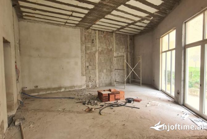 Business Property in Sale 3+1 in Tirana - 198,000 Euro