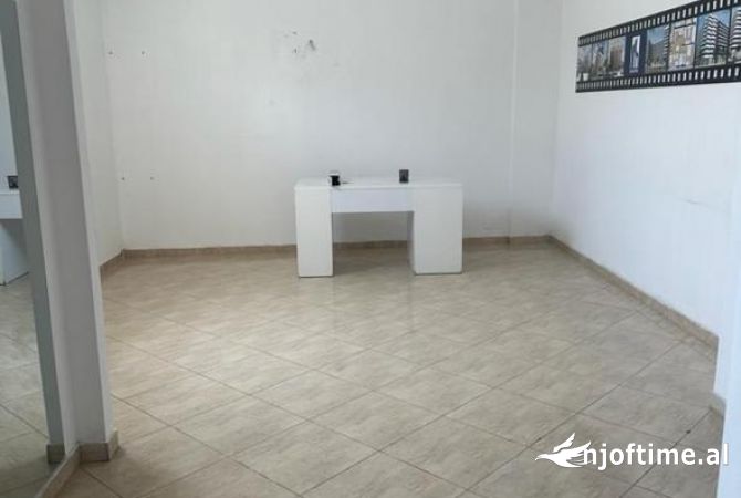 Jepet ambjenti me qera- RR LORD BAJRON, NGJITUR ME GJYKATEN ADMINISTRATIVE