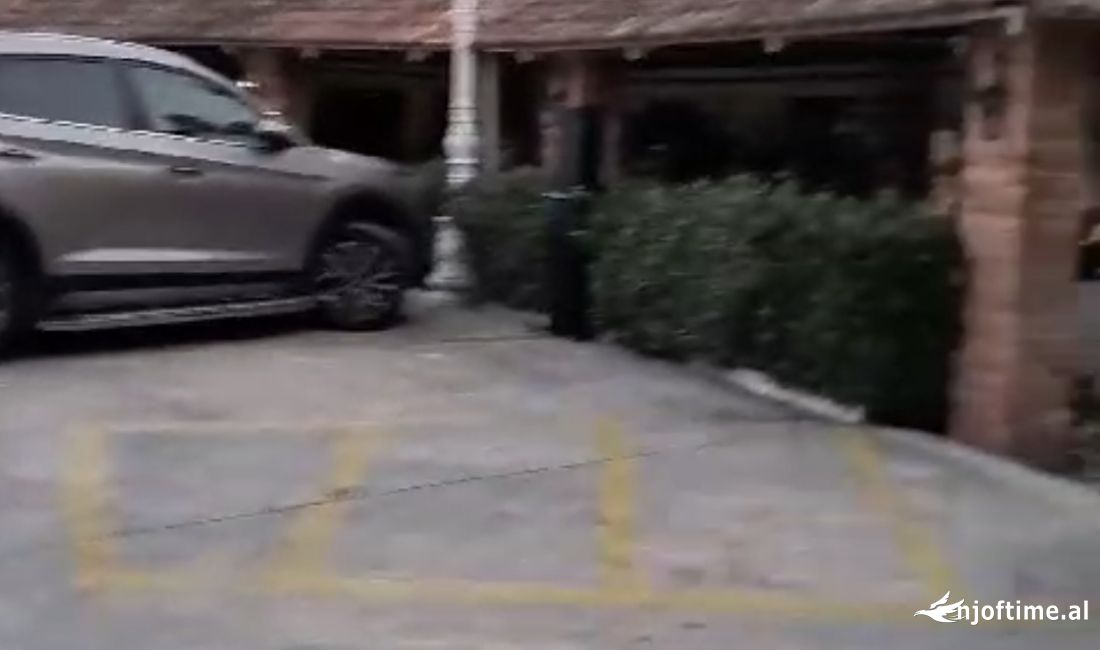 Shitet resorti ne sauk .sip 3000 m2  cmim 1.1 milon euro.