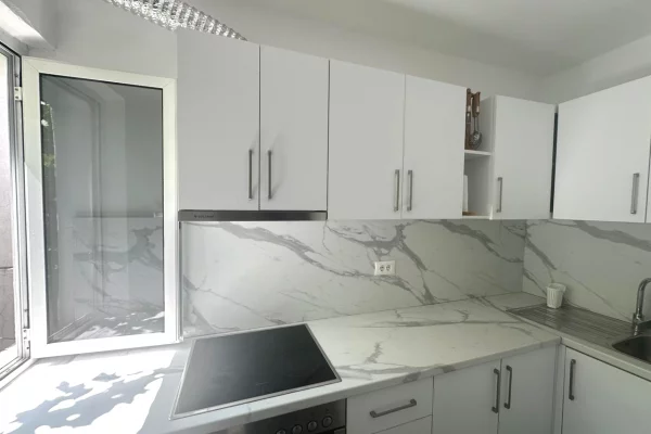 Shtepi me qera Apartament ne Tirane, 2+1, Mobilimi E mobiluar, Pagesa 50,000  Leke.