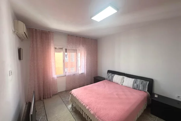 Shtepi me qera Apartament ne Tirane, 2+1, Mobilimi E mobiluar, Pagesa 50,000  Leke.