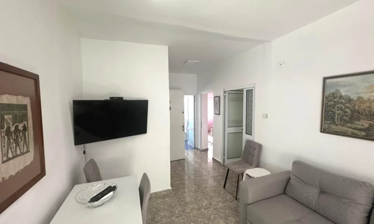Shtepi me qera Apartament ne Tirane, 2+1, Mobilimi E mobiluar, Pagesa 50,000  Leke.