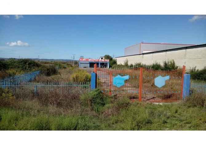 Ambiente Commerciale in Vendita 4+1 a Lushnja - 180,000 Euro