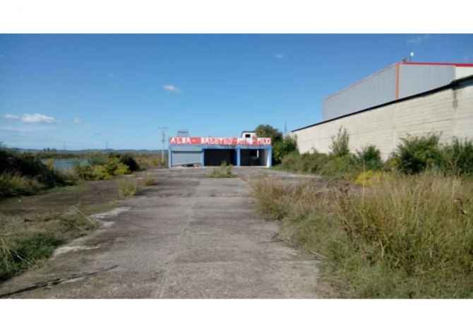 Ambiente Commerciale in Vendita 4+1 a Lushnja - 180,000 Euro