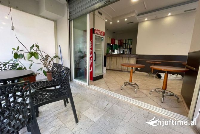 Jepet Ambient Komercial Per Qera! 400 Euro /Muaj