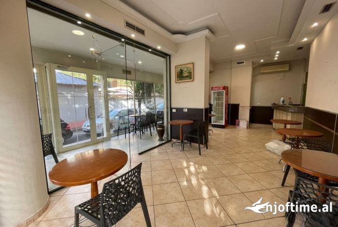 Ambiente Commerciale in Affitto 1+1 a Tirana - 400 Euro