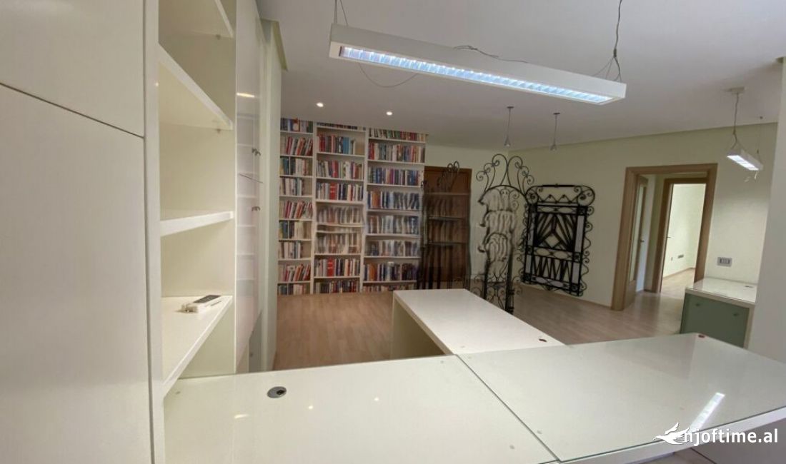 AMBIENT ZYRE ME QIRA, TEK PAZARI I RI, TIRANE! 600 Euro /Muaj