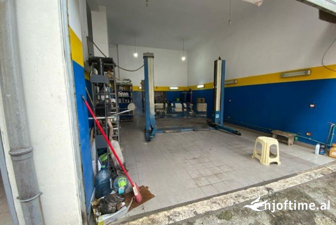 Ambiente Commerciale in Affitto 6+1 a Tirana - 1,000 Euro