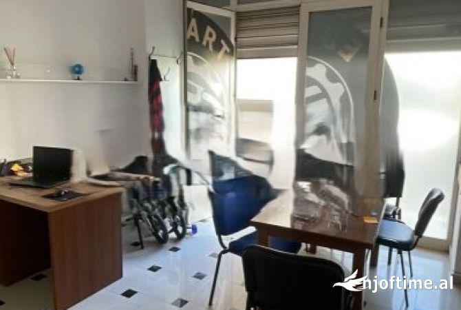 Ambiente Commerciale in Affitto 1+1 a Tirana - 150 Euro