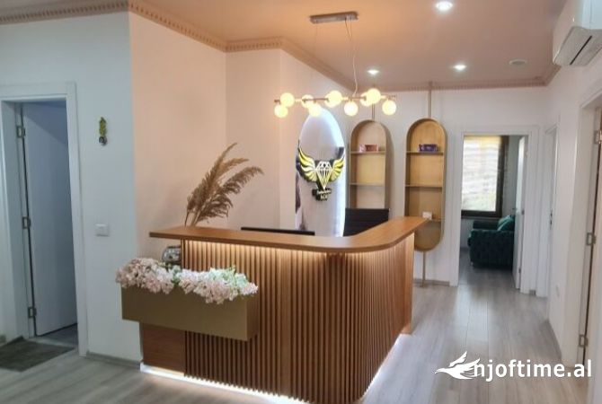 Ambiente Commerciale in Affitto 3+1 a Tirana - 1,300 Euro