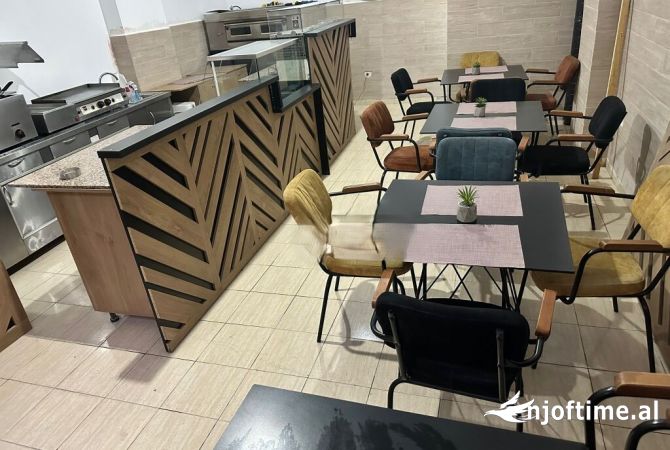 Ambiente Commerciale in Affitto 1+1 a Tirana - 900 Euro