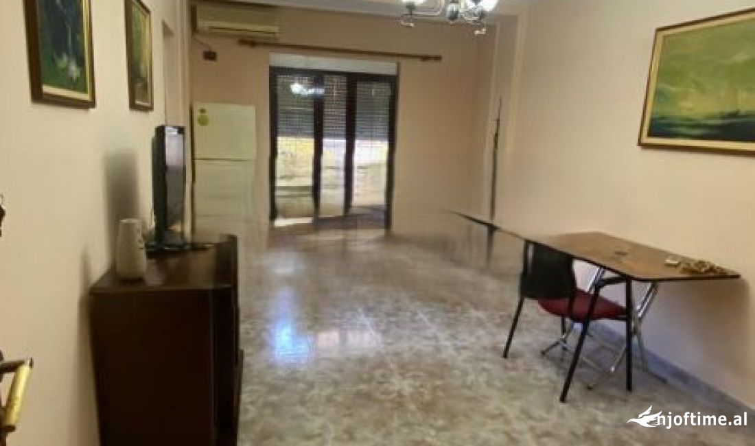 GARSONIERE, JAPIM ME QIRA AMBIENT PER ZYRA 350 Euro /Muaj