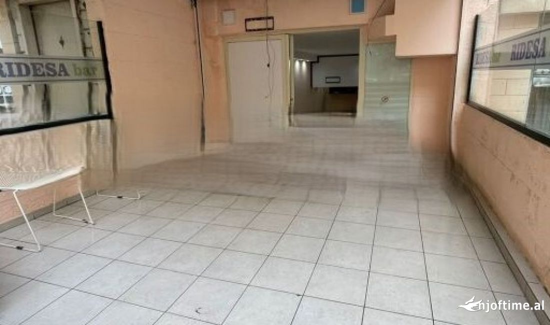 SHITET AMBIENT KOMERCIAL TEK PALLATI ME SHIGJETA! 51,000 Euro