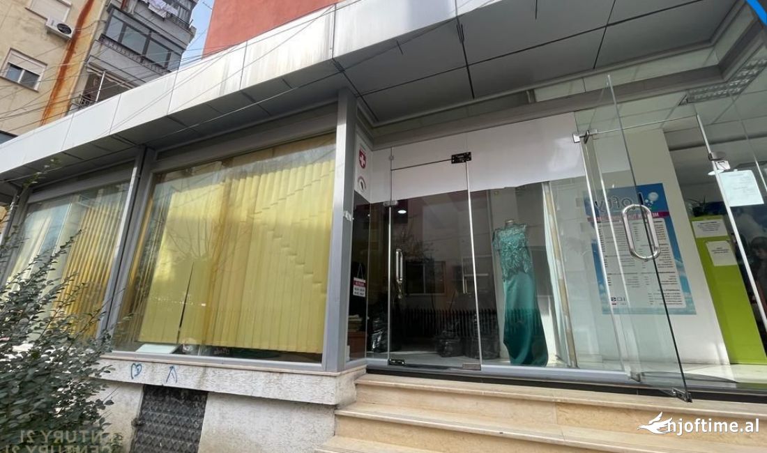 Ambient Komercial te Komuna e Parisit!! 450 Euro /Muaj