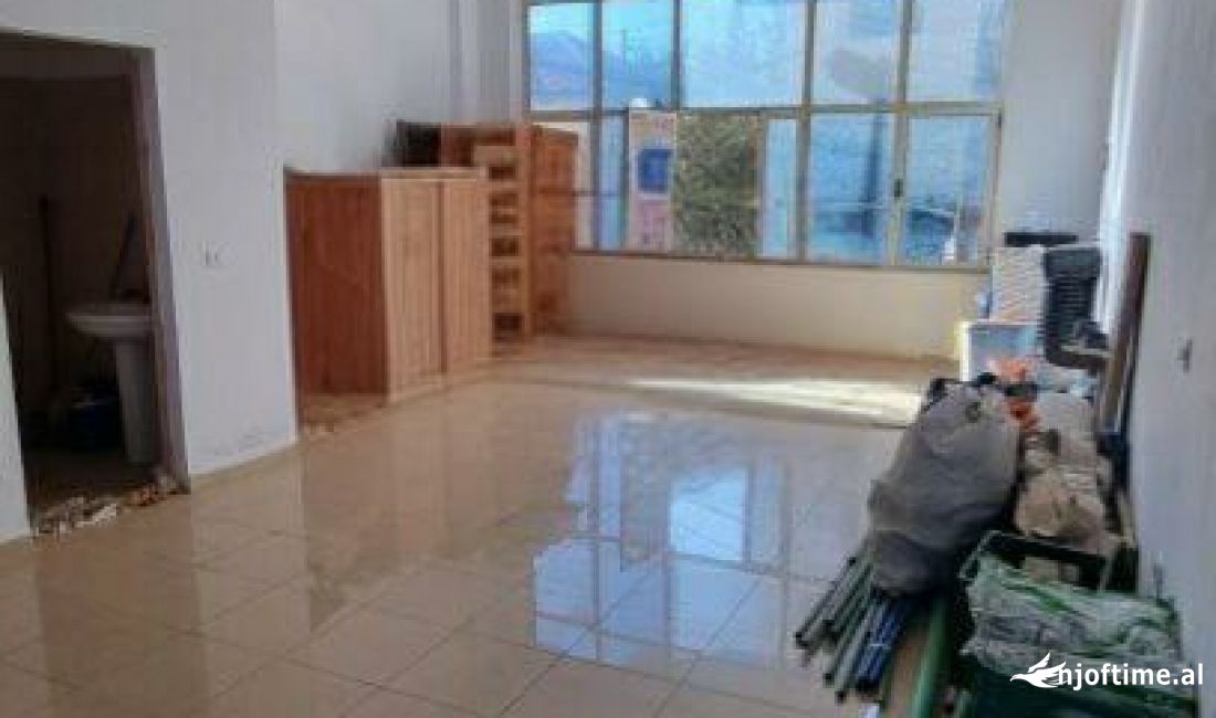 Dyqan Per Shitje ne Spitali QSUT (Nene Tereza), Tirana - 136000Euro | 163.6 m2