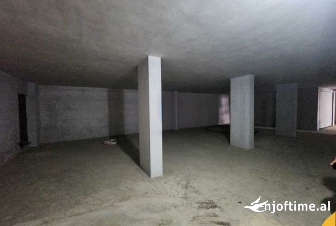 JEPEN ME QIRA 8 GARAZHE,NE FRESK!