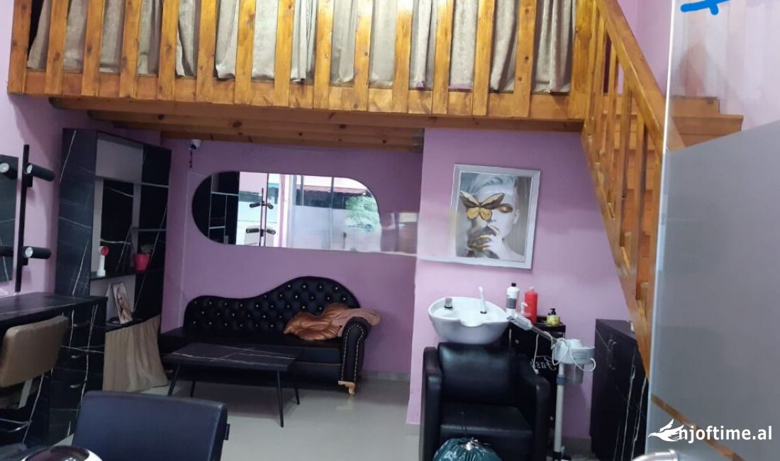 Dyqan per qira me fasade xhami, Astir 300 Euro /Muaj