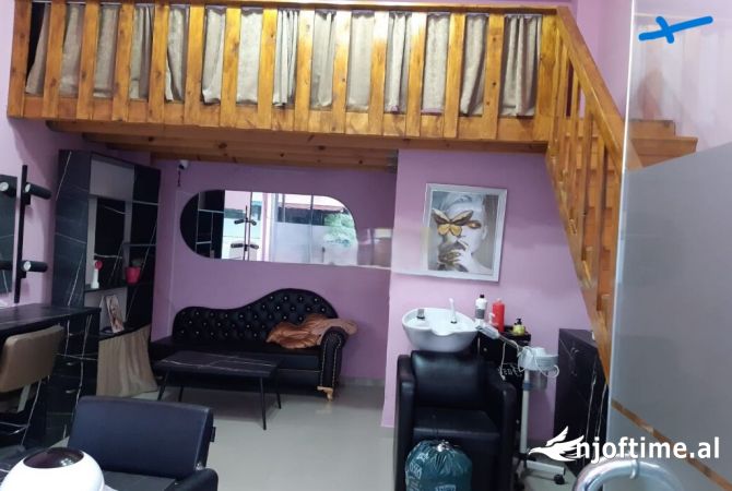 Dyqan per qira me fasade xhami, Astir 300 € /Muaj