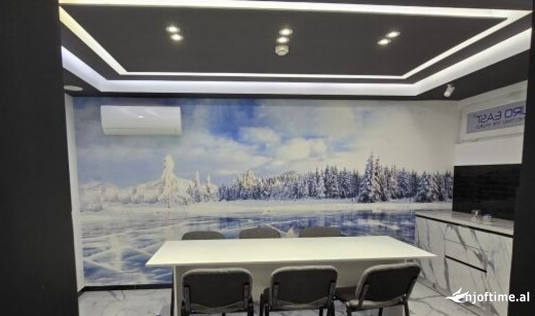 JEPET ME QIRA AMBIENT KOMERCIAL, RRUGA E DURRESIT!  950 Euro /Muaj