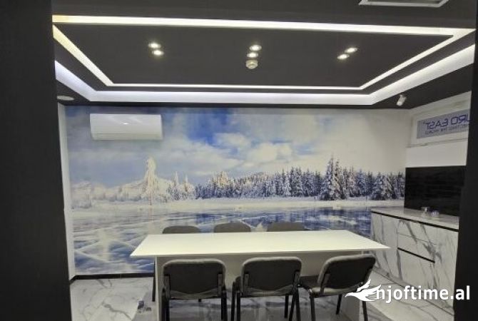 JEPET ME QIRA AMBIENT KOMERCIAL, RRUGA E DURRESIT!  950 € /Muaj