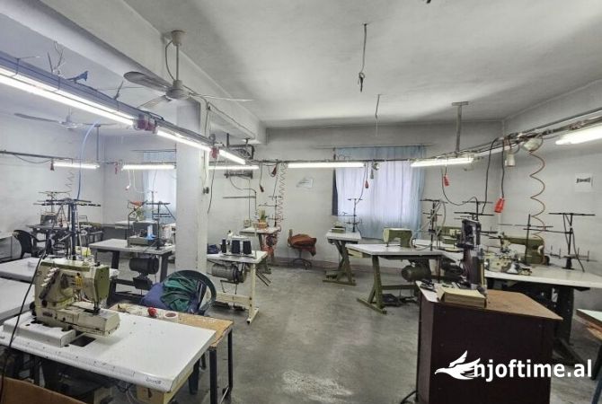 Ambiente Commerciale in Affitto 1+1 a Tirana - 2,000 Euro