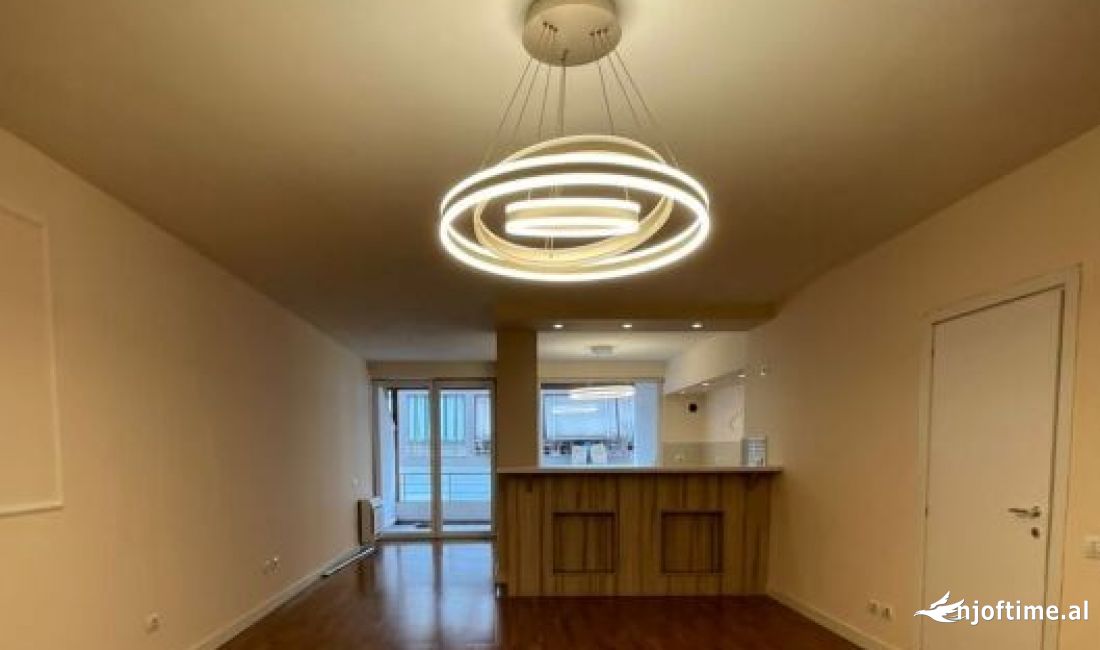 Japim me qira ambjent per zyra tek LIQENI I TIRANES!! 950 Euro /Muaj