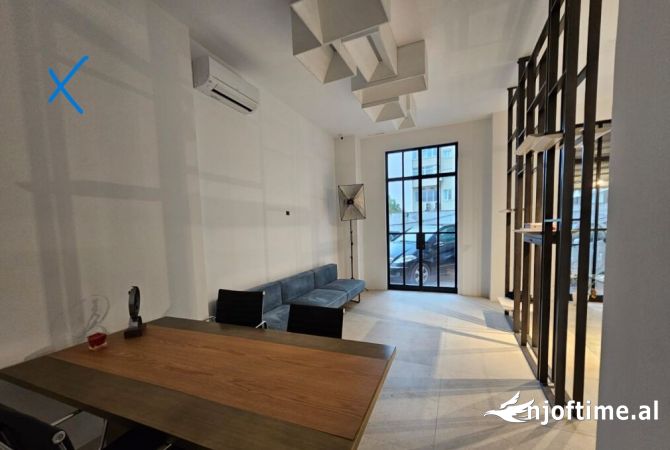 Ambiente Commerciale in Affitto 1+1 a Tirana - 550 Euro