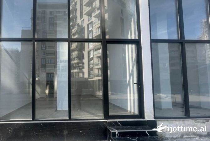 Ambiente Commerciale in Affitto 1+1 a Tirana - 500 Euro