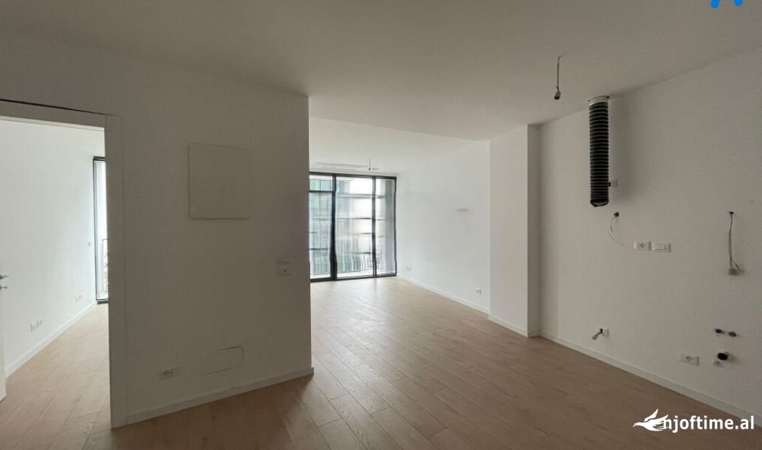 QIRA, AMBIENT PER ZYRA + POST PARKIMI TEK LAKE VIEW! 1,350 Euro /Muaj