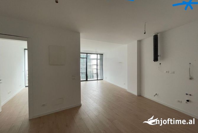 Ambiente Commerciale in Affitto 3+1 a Tirana - 1,350 Euro