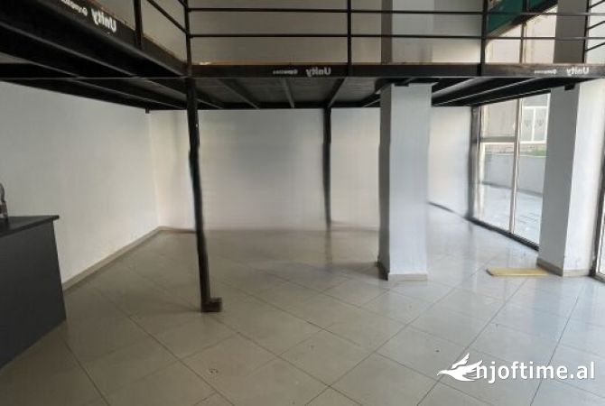 Ambiente Commerciale in Affitto 1+1 a Tirana - 1,000 Euro