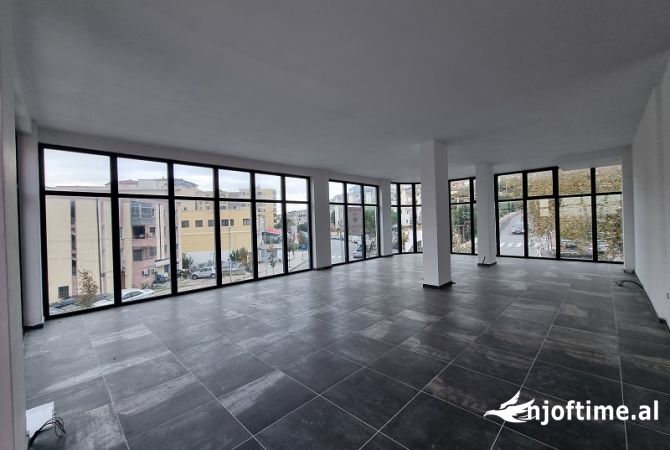 Ambiente Commerciale in Affitto 1+1 a Alessio - 80,000 Leke