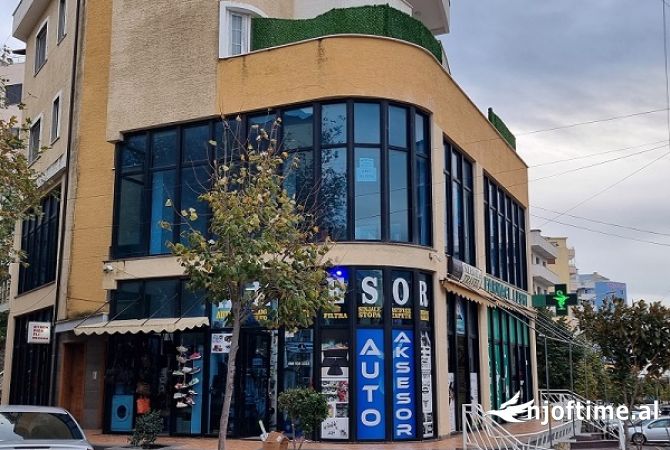 Ambiente Commerciale in Affitto 1+1 a Alessio - 80,000 Leke