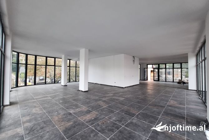 Ambiente Commerciale in Affitto 1+1 a Alessio - 80,000 Leke