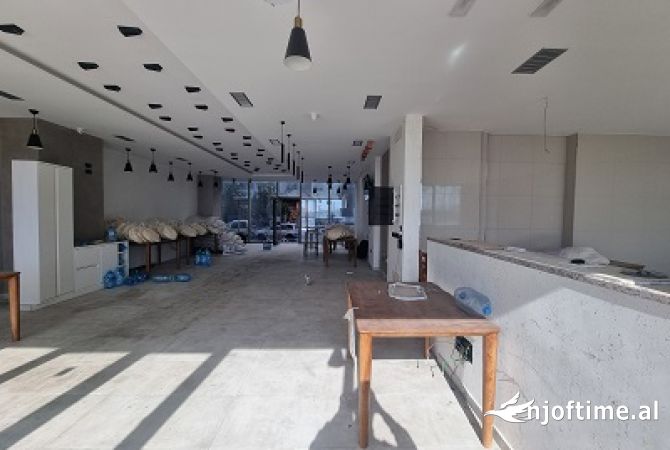LEZHE - Dyqan 400 m2 me qera - Ndertese e re