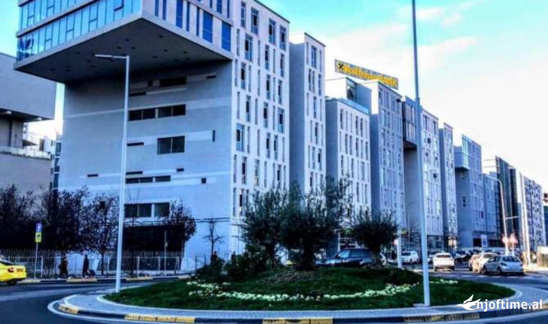 AMBIENT KOMERCIAL ME QERA TE KOMUNA PARISIT