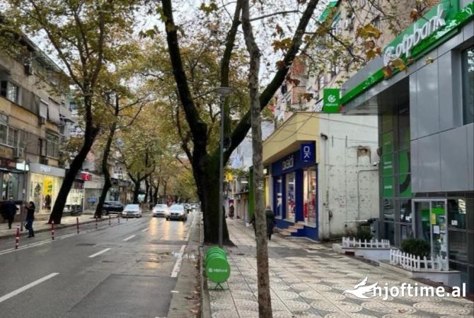 Ambiente Commerciale in Affitto 1+1 a Tirana - 750 Euro