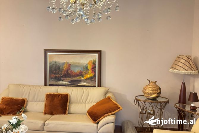 APARTAMENT ME QERA NE QENDER TE TIRANES! 