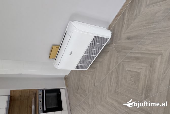 Apartamente me qera tek Jolla astir 