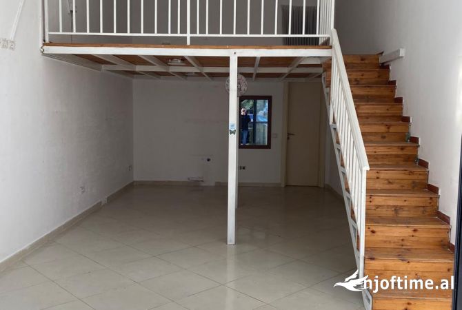 Ambiente Commerciale in Affitto 1+1 a Tirana - 500,000 Leke