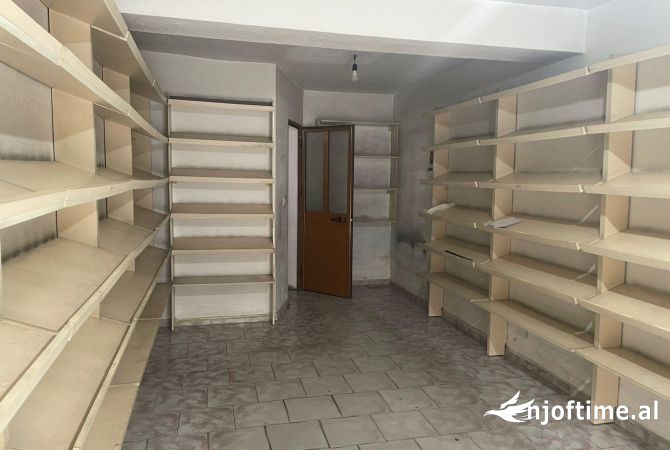 Ambiente Commerciale in Affitto 1+1 a Tirana - 550 Euro